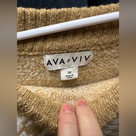 Ava & Viv Tan and White Houndstooth Sweater - Picture 2 of 3
